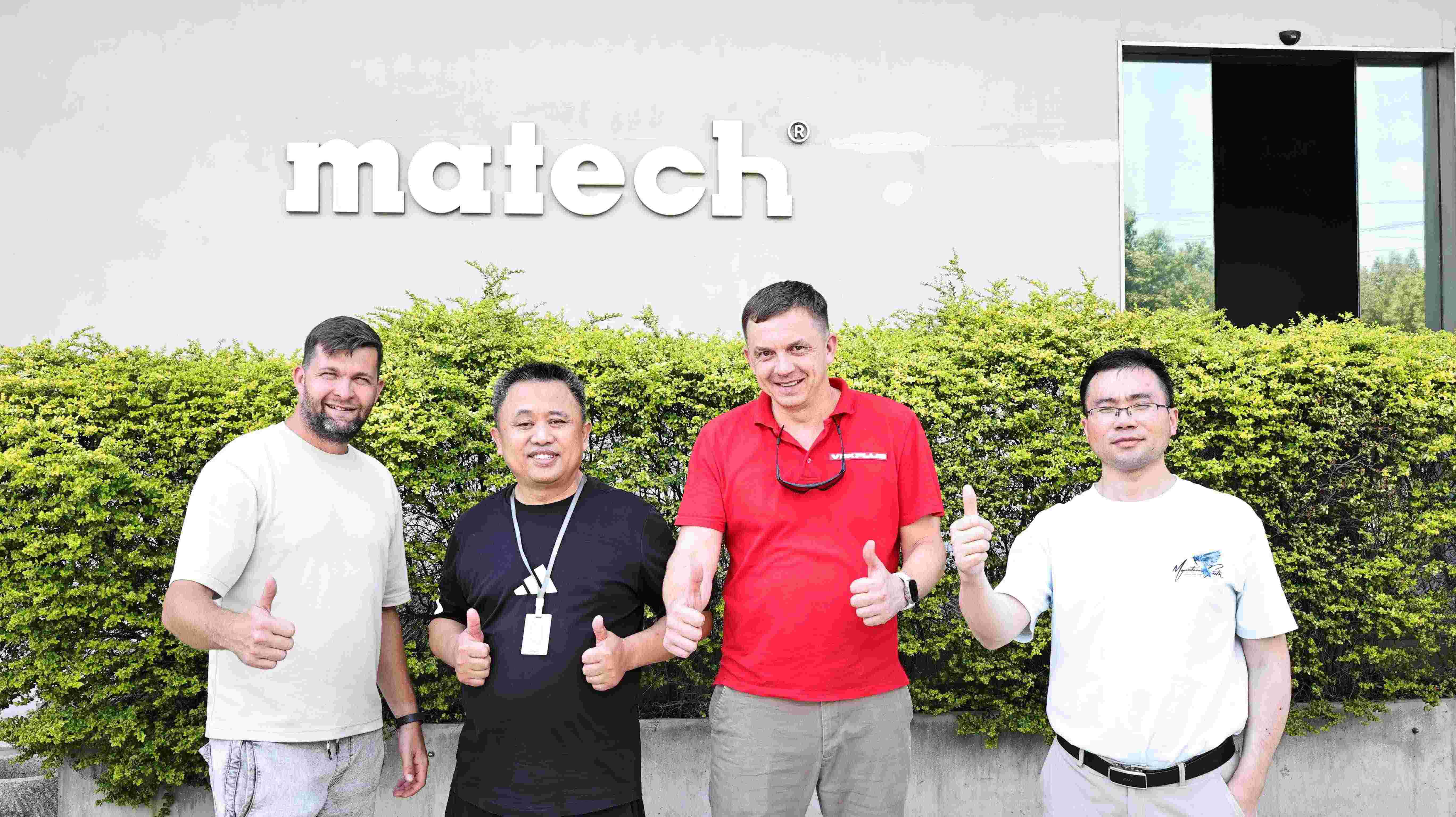 俄羅斯高端電氣服務(wù)商VDKplus公司蒞臨我司參觀考察，深度交流共探高端配電合作新機(jī)遇。